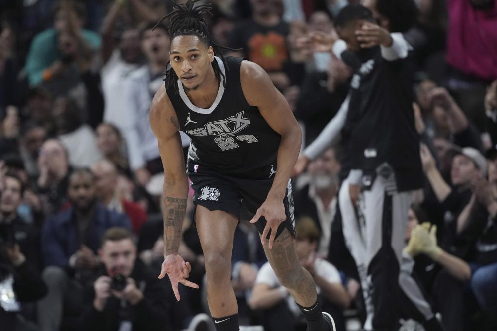 莱昂纳德从 莱昂纳德从